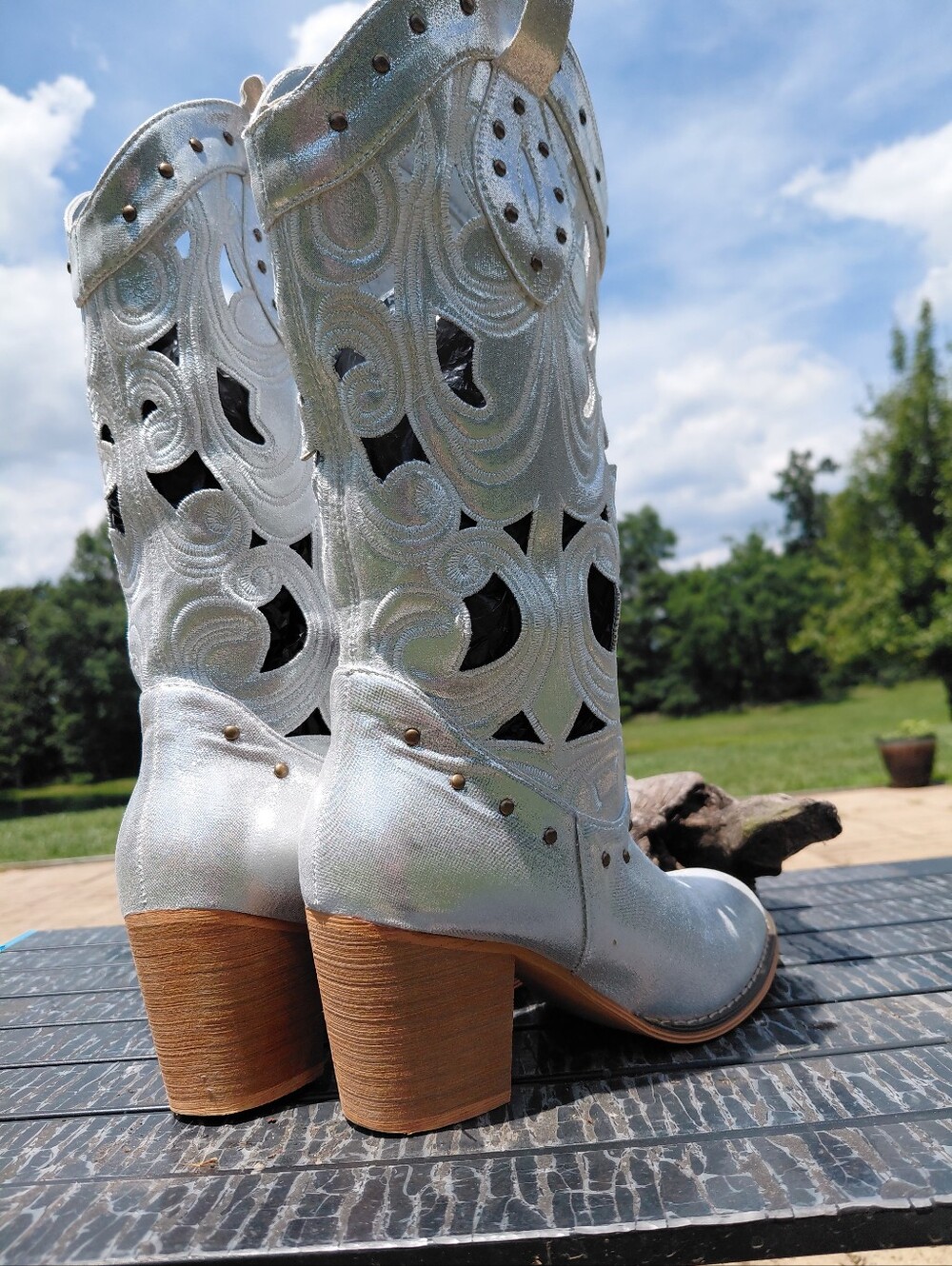 Metallic Silver Cutout Western Boots Super Pretty!! - Picture 7 of 8